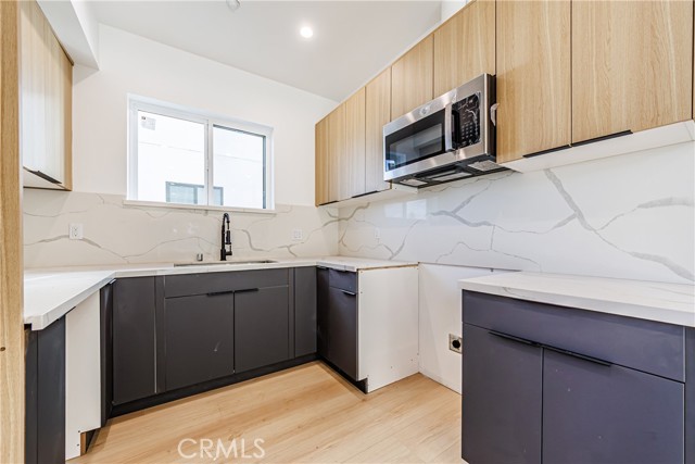 Detail Gallery Image 33 of 75 For 5209 W 20th, Los Angeles,  CA 90016 - – Beds | – Baths