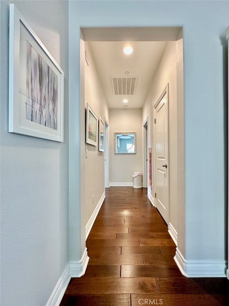 https://media.crmls.org/medias/160b01d9-ae52-4194-9a15-98e30b27eab1.jpg?preset=X-Large