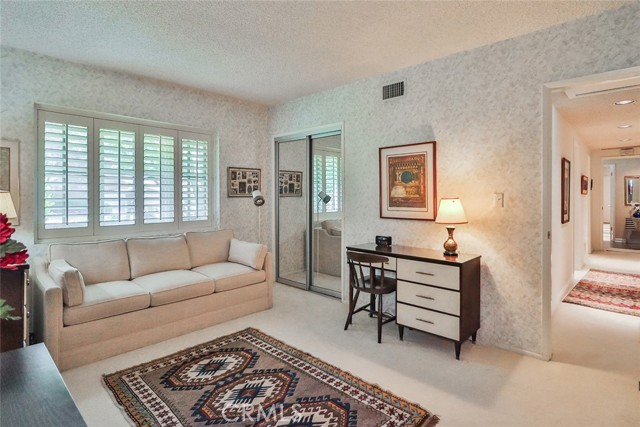 9845 Encino Avenue, Northridge CA: https://media.crmls.org/medias/160b6a8f-2db7-4524-86e1-d5747e0db987.jpg
