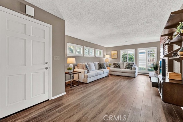 1309 N Linwood Avenue, Santa Ana CA: https://media.crmls.org/medias/160ba87c-a7fe-49fe-aada-7e9339749296.jpg