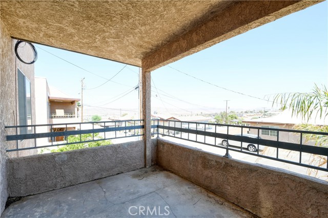 1061 May Lane, Barstow CA: https://media.crmls.org/medias/160be905-6451-4e0d-96aa-891e6abad5ac.jpg