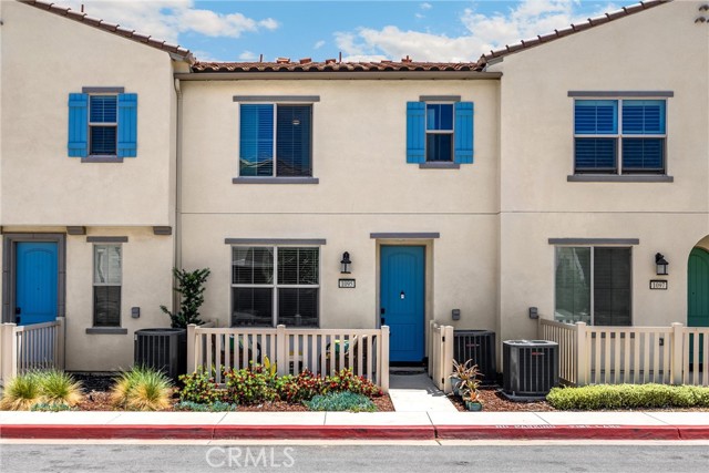 1095 W Buttercup Lane, Rialto CA: https://media.crmls.org/medias/160c01a5-5e48-4595-845a-12819f4a66b0.jpg