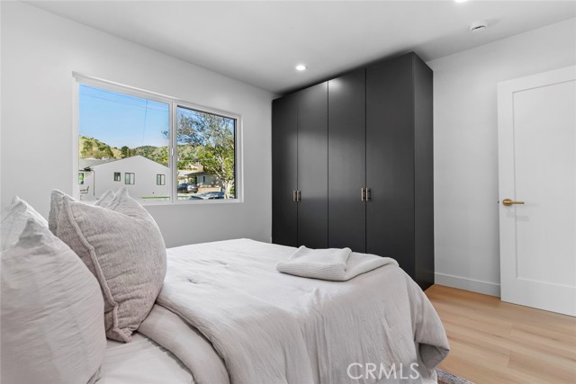 Detail Gallery Image 28 of 49 For 8321 Outland View, Sun Valley,  CA 91352 - 3 Beds | 4 Baths