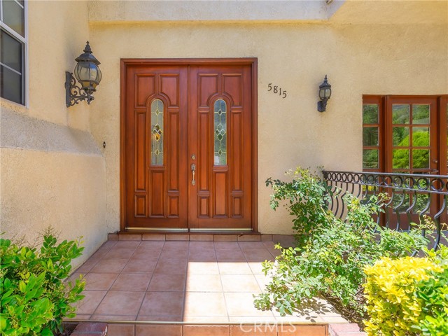 5815 Irving Avenue, La Crescenta CA: https://media.crmls.org/medias/160ce9a2-073c-48ce-afe9-22679b71354f.jpg