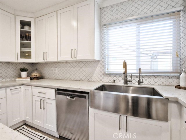 5435 W 76th Street, Los Angeles CA: https://media.crmls.org/medias/160d432b-7ba2-4a6b-82da-1b4dd4938b08.jpg