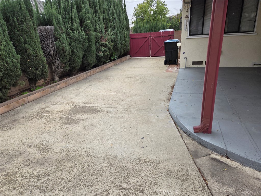https://media.crmls.org/medias/160e1ee5-9d8b-4e7f-9e44-d7954838ab49.jpg?preset=X-Large