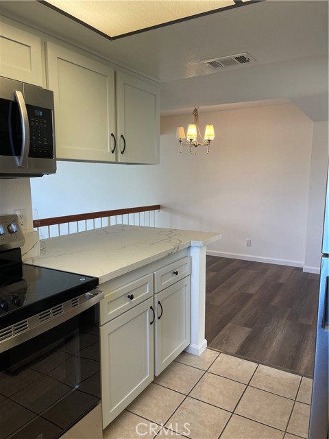 Detail Gallery Image 12 of 35 For 380 W Wilson #E106,  Costa Mesa,  CA 92627 - 3 Beds | 3 Baths