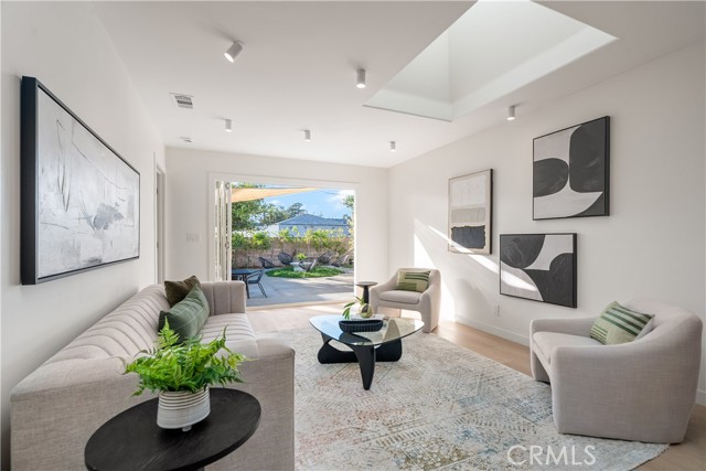 Detail Gallery Image 11 of 31 For 5625 Saint Clair Ave, Valley Village,  CA 91607 - 3 Beds | 2 Baths
