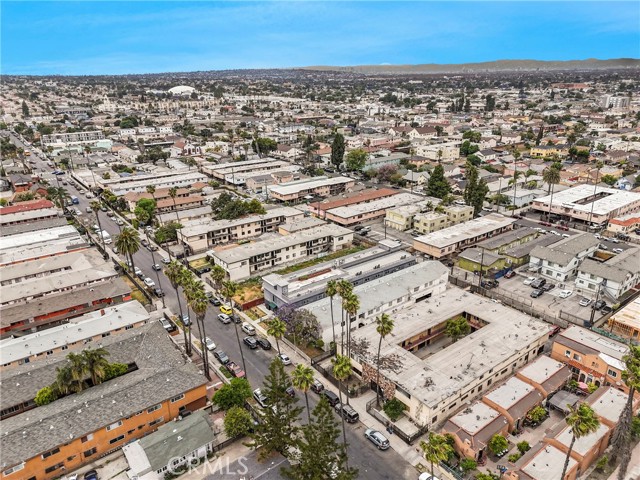 601 W 82nd Street, Los Angeles CA: https://media.crmls.org/medias/160f00f1-3677-4a46-8c67-96c65eb1b9af.jpg