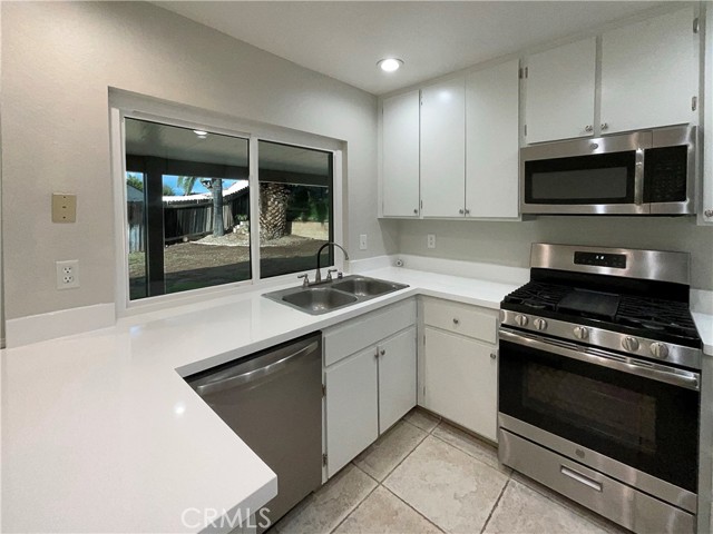 Detail Gallery Image 2 of 22 For 22257 Emerald, Grand Terrace,  CA 92313 - 4 Beds | 2 Baths