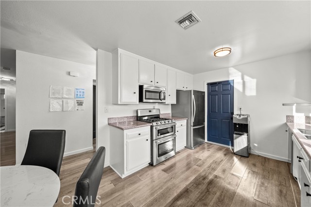 Detail Gallery Image 14 of 33 For 27215 Barada Ave, Saugus,  CA 91350 - 4 Beds | 2 Baths