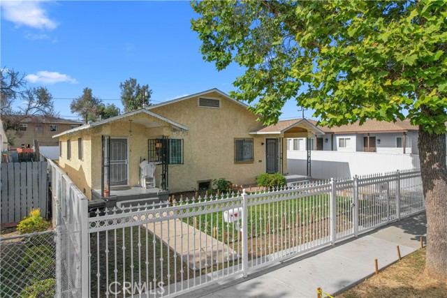 Detail Gallery Image 4 of 40 For 1220 W 92nd St, Los Angeles,  CA 90044 - 4 Beds | 2 Baths