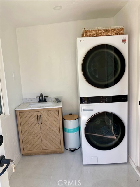 Detail Gallery Image 10 of 11 For 9552 Ventura Way, Chatsworth,  CA 91311 - 2 Beds | 2 Baths