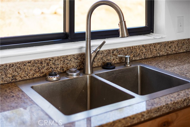 Detail Gallery Image 5 of 37 For 6010 Sunny Ln, Paradise,  CA 95969 - 3 Beds | 2 Baths