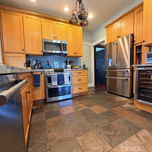 Detail Gallery Image 7 of 28 For 100 S Prospect, Redondo Beach,  CA 90277 - 3 Beds | 2 Baths