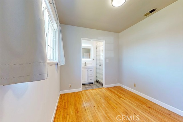 Detail Gallery Image 16 of 35 For 7648 Ostrom Ave, Lake Balboa,  CA 91406 - 4 Beds | 3 Baths