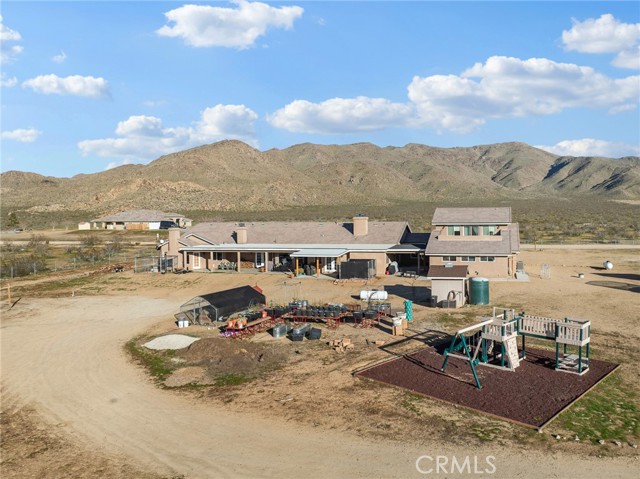Detail Gallery Image 9 of 73 For 13850 Nightshade Rd, Apple Valley,  CA 92307 - 5 Beds | 5 Baths