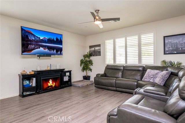 Detail Gallery Image 7 of 61 For 11703 Periwinkle Pl, Jurupa Valley,  CA 91752 - 5 Beds | 3 Baths