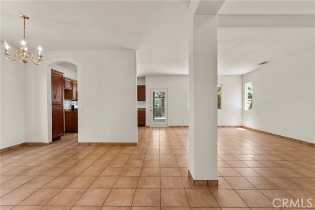 Detail Gallery Image 8 of 41 For 16200 Setting Sun Cir, Riverside,  CA 92503 - 4 Beds | 2/1 Baths