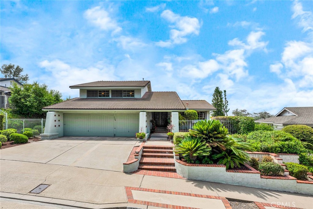 2204 E White Lantern Lane
