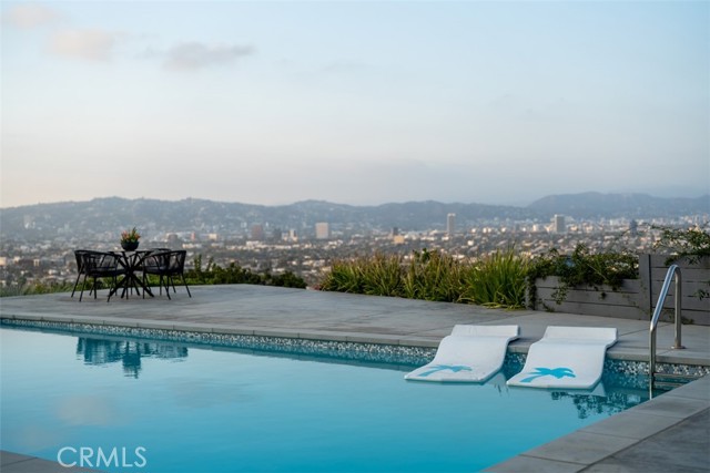 4139 S Cloverdale Avenue, Los Angeles CA: https://media.crmls.org/medias/16173aa3-79c0-4424-8dc2-251308bf7d53.jpg