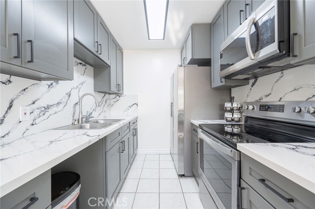 Detail Gallery Image 10 of 54 For 121 Sinclair Ave #207,  Glendale,  CA 91206 - 2 Beds | 2 Baths