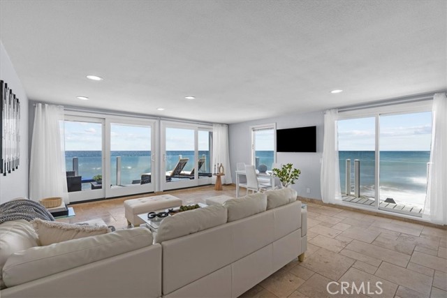 Detail Gallery Image 1 of 26 For 11770 Pacific Coast Highway Aa,  Malibu,  CA 90265 - 4 Beds | 3 Baths