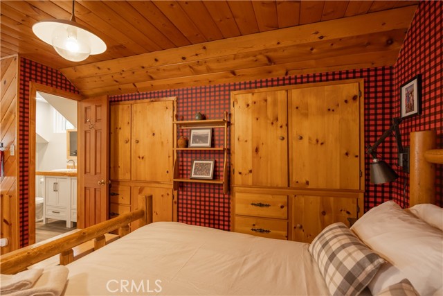 Detail Gallery Image 24 of 41 For 40153 Lakeview Dr, Big Bear Lake,  CA 92315 - 4 Beds | 3 Baths