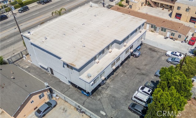 6242 Vineland Avenue, North Hollywood CA: https://media.crmls.org/medias/1619b795-c9f9-47da-8859-2a4f5b75979e.jpg