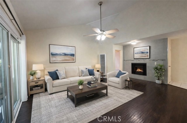 Detail Gallery Image 3 of 12 For 7013 Haskell, Van Nuys,  CA 91406 - 2 Beds | 2 Baths