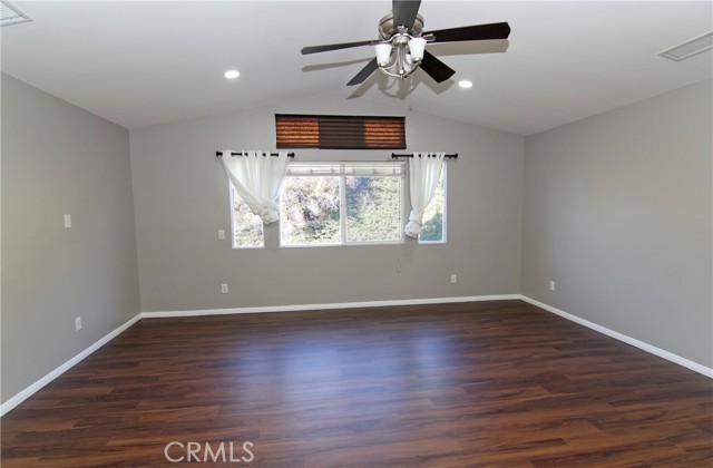 Detail Gallery Image 22 of 34 For 26426 Cardinal Dr, Canyon Country,  CA 91387 - 4 Beds | 3/1 Baths