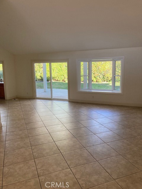 27542 Cenajo, Mission Viejo CA: https://media.crmls.org/medias/161a1d63-a6fd-43e4-9fd5-723772b09617.jpg
