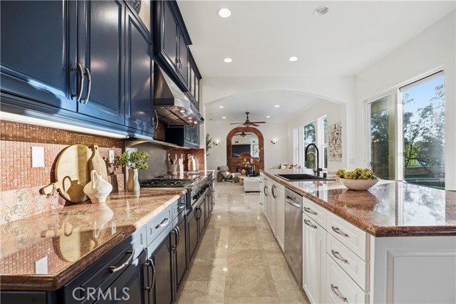 Image 17 of 63 For 907 Deerhill Road