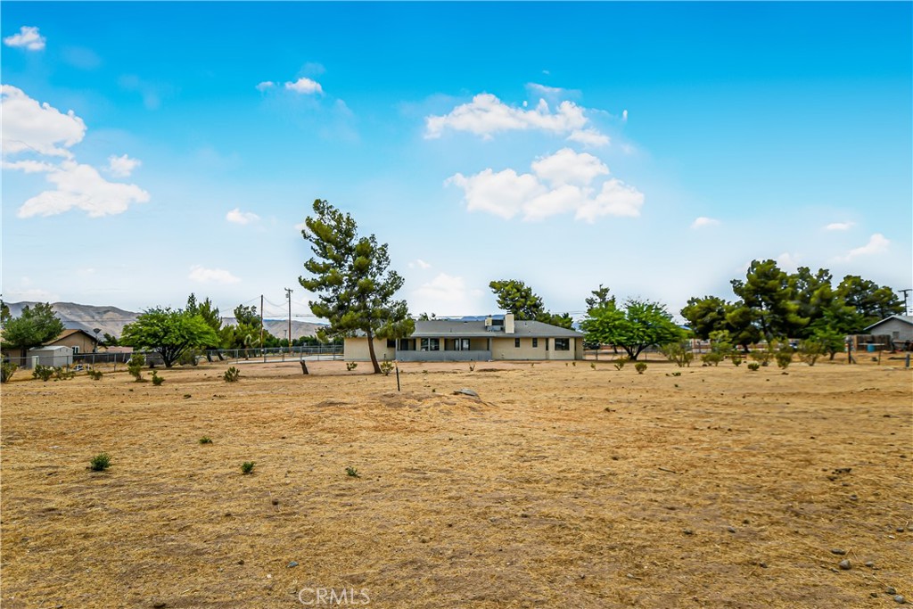 https://media.crmls.org/medias/161b0dc2-dfbe-472d-bc7a-4230b47cb466.jpg?preset=X-Large