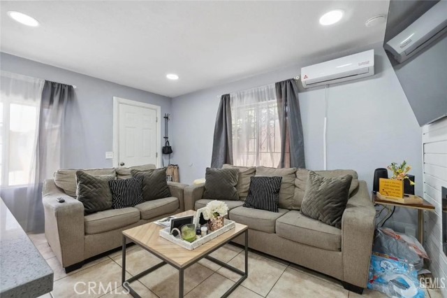 Detail Gallery Image 4 of 22 For 603 Hill St, Bakersfield,  CA 93306 - – Beds | – Baths