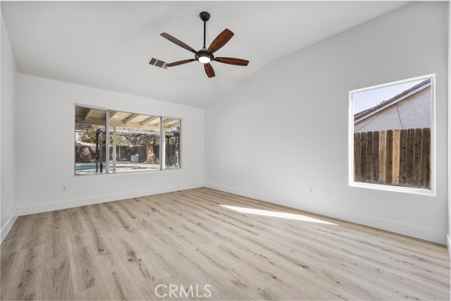 Detail Gallery Image 23 of 56 For 10302 Willow Bend Ct, Bakersfield,  CA 93312 - 4 Beds | 2 Baths