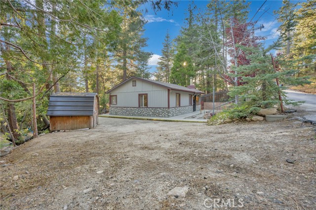 Detail Gallery Image 6 of 22 For 32159 Cove Cir, Running Springs,  CA 92382 - 2 Beds | 1 Baths