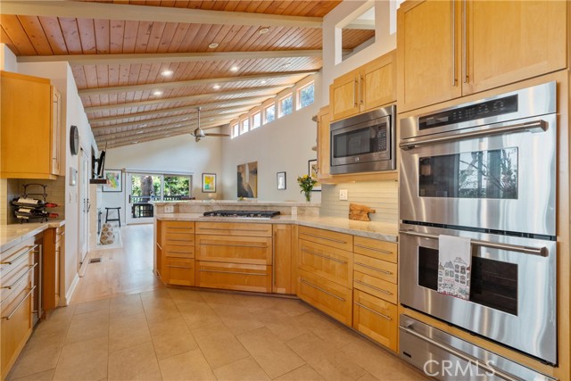 2213 Valley Drive, Manhattan Beach, California 90266, 4 Bedrooms Bedrooms, ,3 BathroomsBathrooms,Residential,Sold,Valley,SB22167937