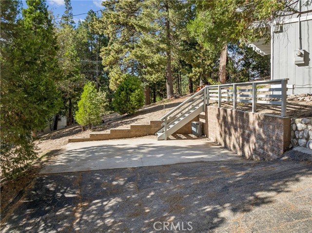 401 Grass Valley, Lake Arrowhead, CA 92352
