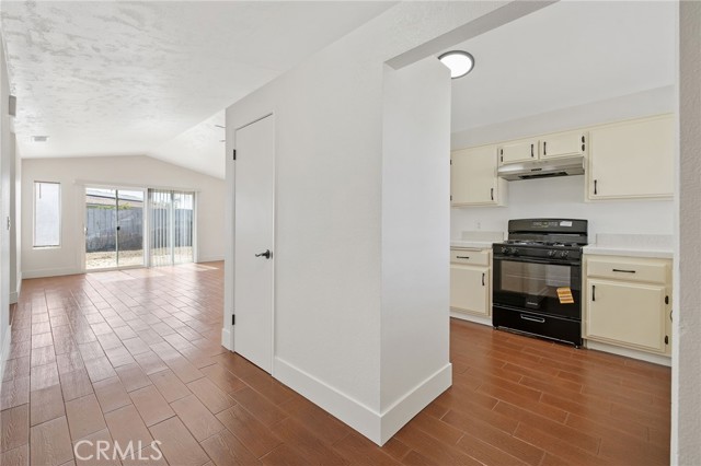 Detail Gallery Image 5 of 27 For 1171 State St, Hanford,  CA 93230 - 3 Beds | 2 Baths