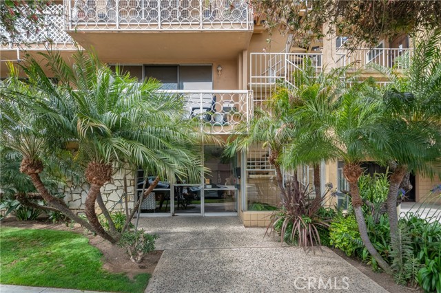 2033 E. 3rd St., Long Beach CA: https://media.crmls.org/medias/161db8b9-8d83-4da6-a532-66402f330ac7.jpg