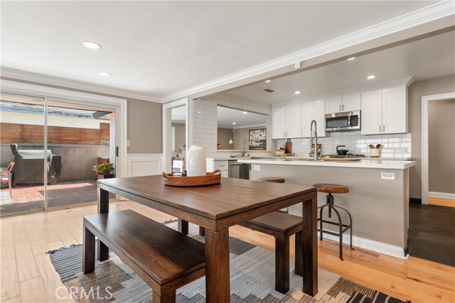 Detail Gallery Image 8 of 31 For 8844 Villanova Ave, Los Angeles,  CA 90045 - 5 Beds | 4 Baths