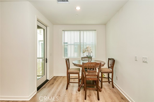 Detail Gallery Image 15 of 39 For 944 N Divino Privado, Ontario,  CA 91764 - 3 Beds | 3/1 Baths