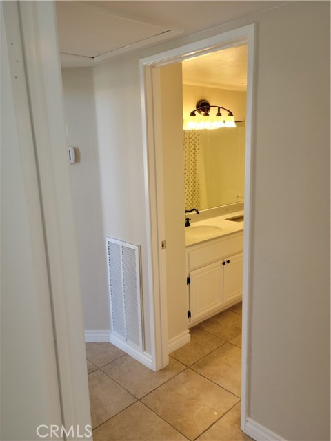 Detail Gallery Image 21 of 37 For 682 Azure Ln #1,  Corona,  CA 92879 - 3 Beds | 2 Baths