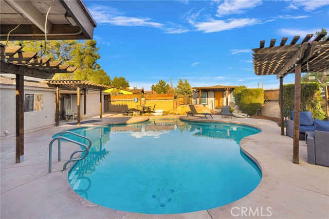 Detail Gallery Image 2 of 61 For 14415 Erie, Apple Valley,  CA 92307 - 4 Beds | 2 Baths