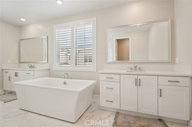 27008 Declaration Road, Valencia CA: https://media.crmls.org/medias/161e9f69-8c2f-4ce9-b4ad-372ae9afb1f6.jpg