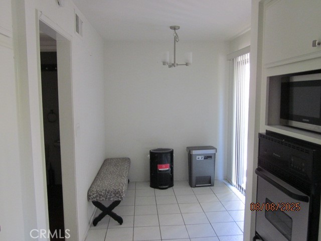 Detail Gallery Image 5 of 9 For 21901 Burbank Bld #168,  Woodland Hills,  CA 91367 - 3 Beds | 3 Baths