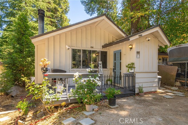 Detail Gallery Image 4 of 46 For 693 Ca 138, Crestline,  CA 92325 - 3 Beds | 2 Baths