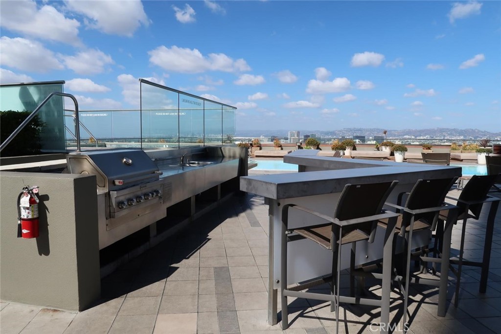 https://media.crmls.org/medias/161ffb57-c6c7-46c2-9352-552a394a0f44.jpg?preset=X-Large