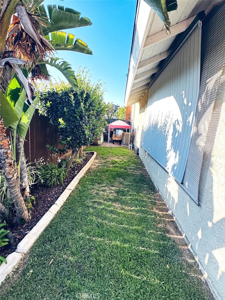 https://media.crmls.org/medias/1620e8a2-3775-4c79-8ad5-49f6550948e6.jpg?preset=X-Large